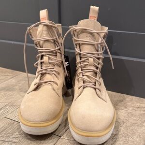 Sorel Highline Lace-Up Women’s Boots